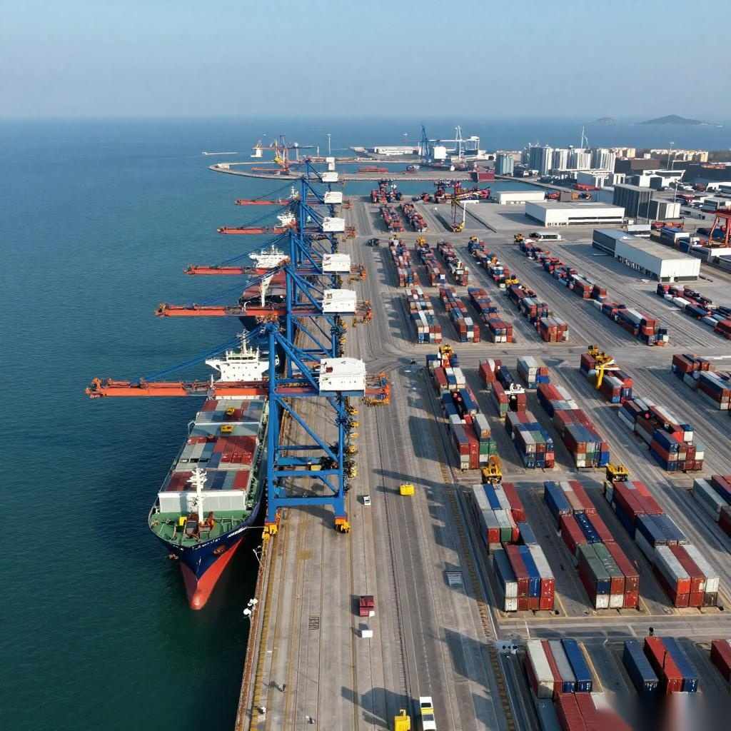 2025年山东沿海港口万吨级以上泊位达到404个，新开辟外贸航线20条