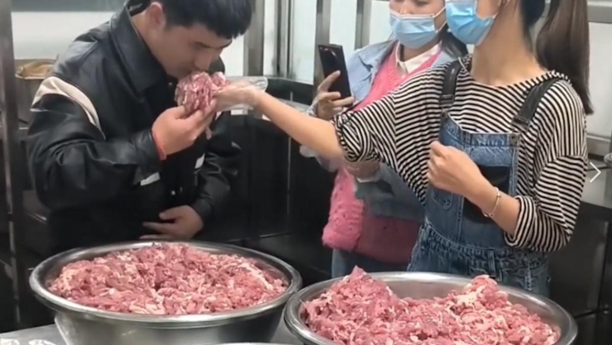 昆明学校食安新规审查通过，陪餐+家委会能终结“臭肉”吗？ - 新龙谷信息港