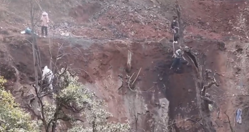 澜沧江支流遭倾倒废渣竟清完了，背后还有多少垃圾黑点？ - 新龙谷信息港