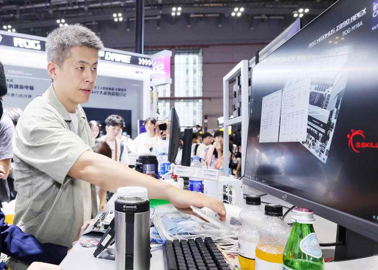 华硕主板撼动BW2025 ROG玩+乐园引玩家狂欢(图15)