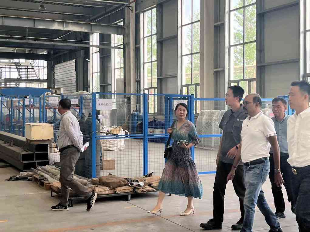 中鼎升降机械有限公司热烈欢迎印度客户来厂考察 2024-05-13(图1)