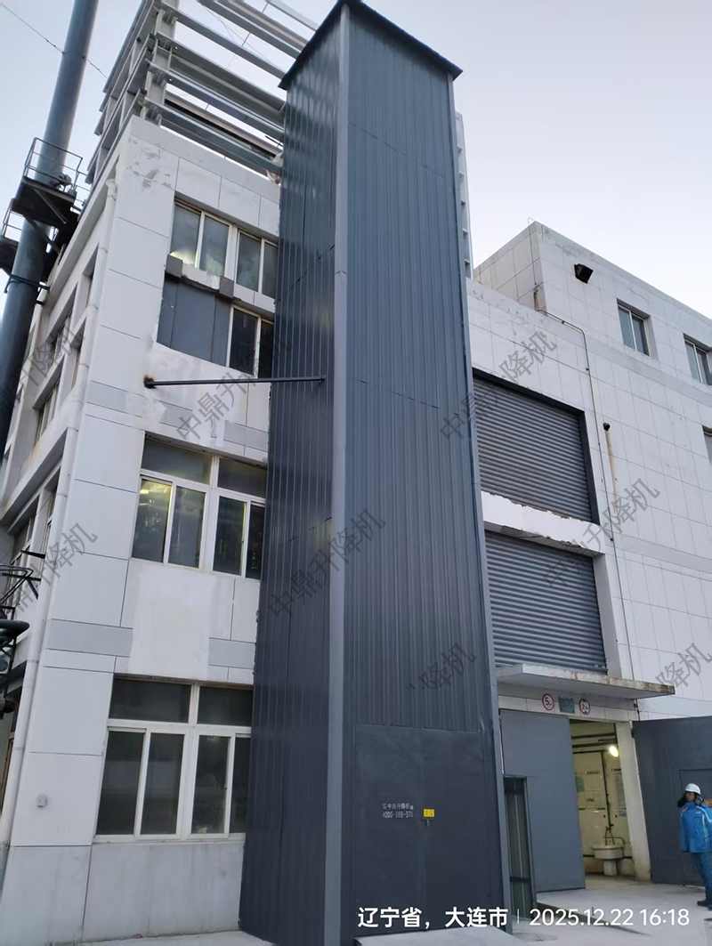 防爆室外贴墙货梯：高危场景的垂直运输安全卫士 2025-12-24(图1)