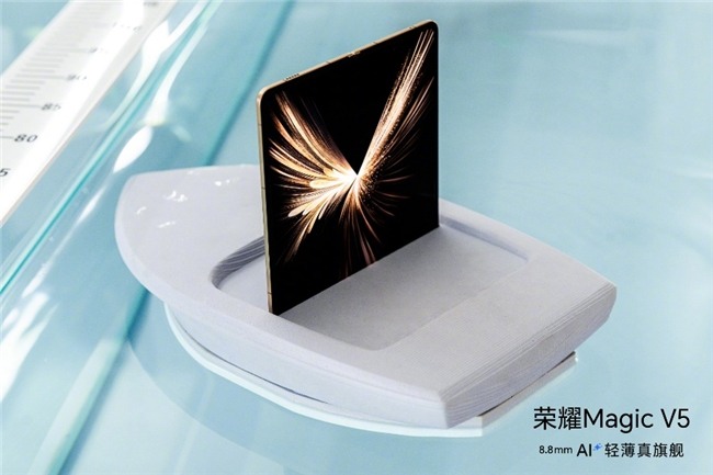 最强折叠屏手机是哪一款？轻薄与性能并存的王者揭晓(图1)