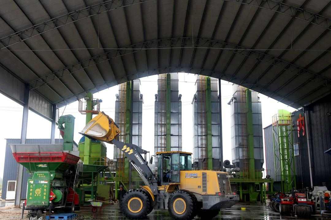 “抢秋”第一线｜昼夜“抢秋”忙，科技助归仓(图3)