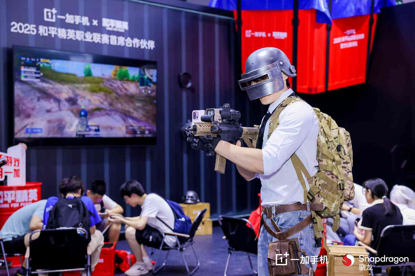 一加高调亮相 2025 ChinaJoy，四大游戏体验区燃炸全场(图2)
