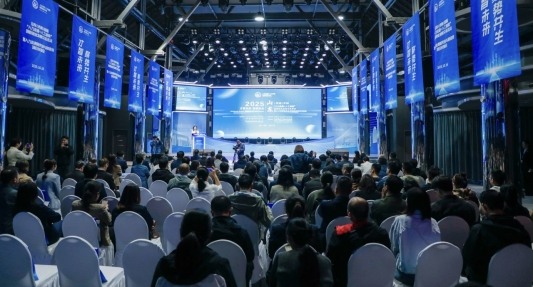 山东省(济南)首届“人力资源+人工智能”创新创业发展交流活动暨人力资源服务业与制造业项目对接会成功举办(图1) 山东省(济南)首届“人力资源+人工智能”创新创业发展交流活动暨人力资源服务业与制造业项目对接会成功举办(图1)