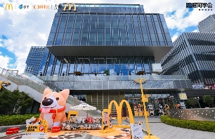 瓴羊带队“走进麦当劳·会数据同学”，看麦当劳中国如何用AI重塑“人货场(图1)
