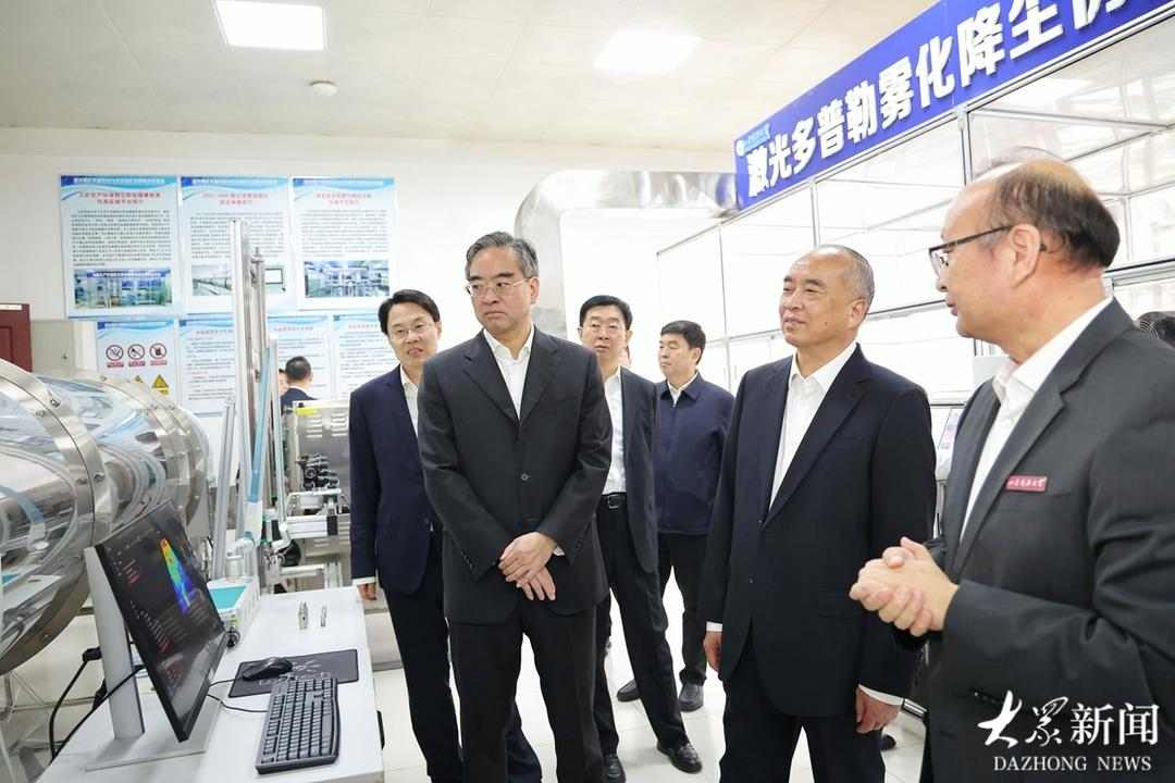 林武出席青岛—济州集装箱航线首航活动并在青岛调研(图1) 林武出席青岛—济州集装箱航线首航活动并在青岛调研(图1)