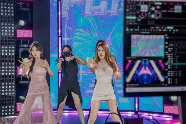 如何让直播冲出同质化？鲸红传媒借力索尼电影感直播解决方案，打造综艺感团播直播间(图6)