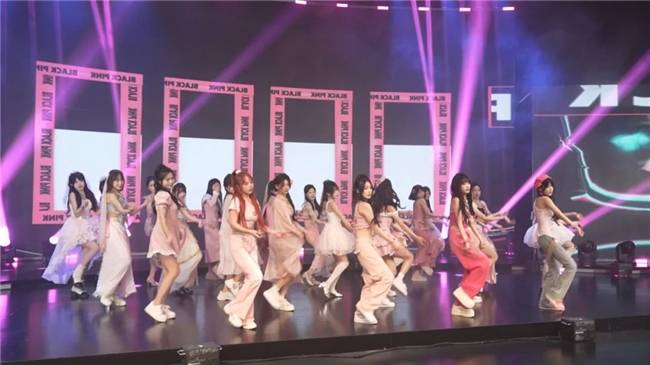 如何让直播冲出同质化？鲸红传媒借力索尼电影感直播解决方案，打造综艺感团播直播间(图2)