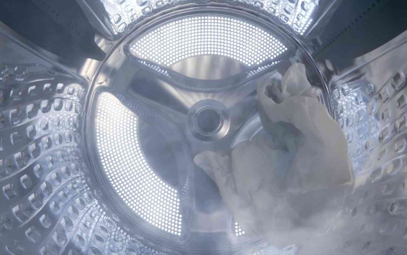 三星AI神 黑钻热泵洗烘旗舰重新定义洗衣体验 守护孩子穿衣健康(图3)