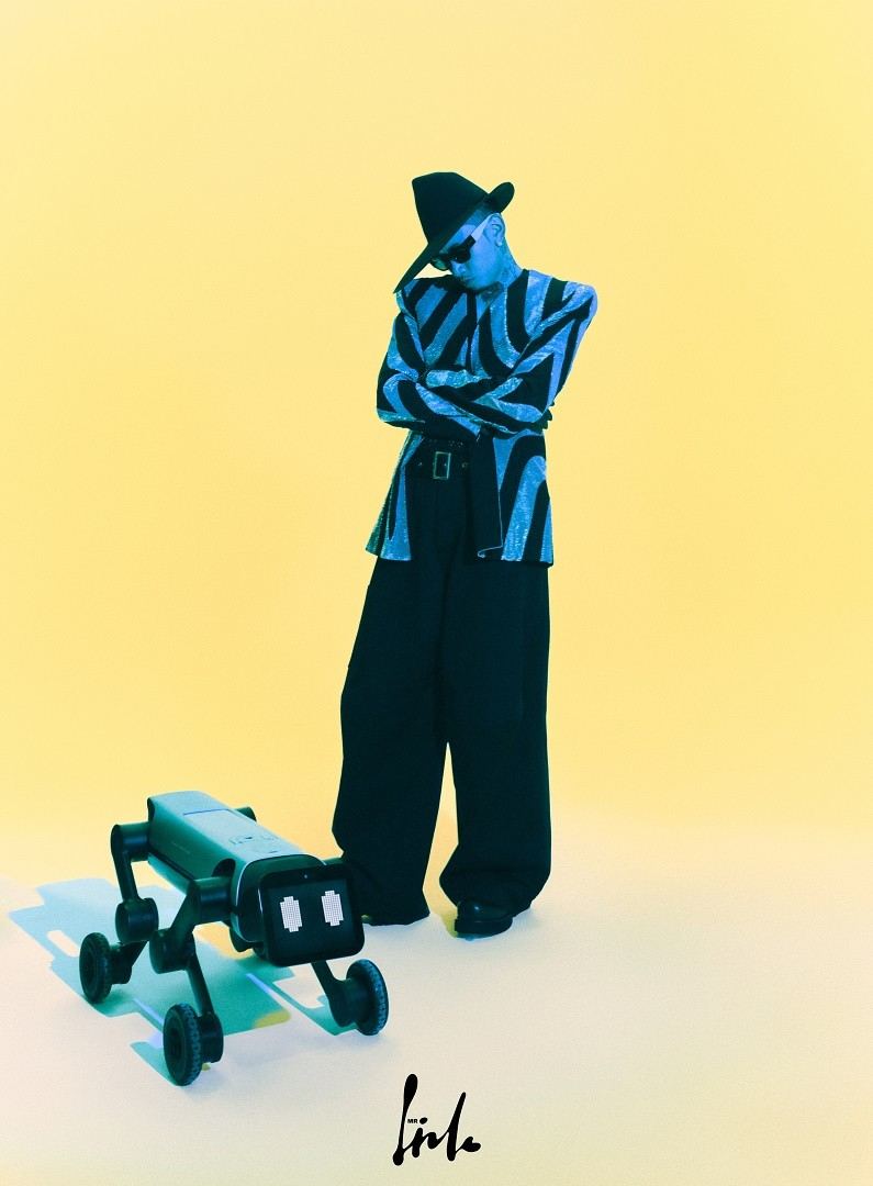 “未来家庭智能体BAOBAO”全球首秀！ 镜识科技携三款尖端机器狗亮相2025世界机器人博览会(图5)