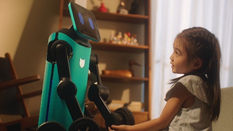 “未来家庭智能体BAOBAO”全球首秀！ 镜识科技携三款尖端机器狗亮相2025世界机器人博览会(图3)