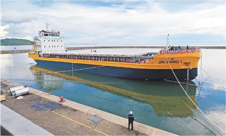 山东造船舶“金航一号”在坦桑尼亚顺利下水(图1) 山东造船舶“金航一号”在坦桑尼亚顺利下水(图1)