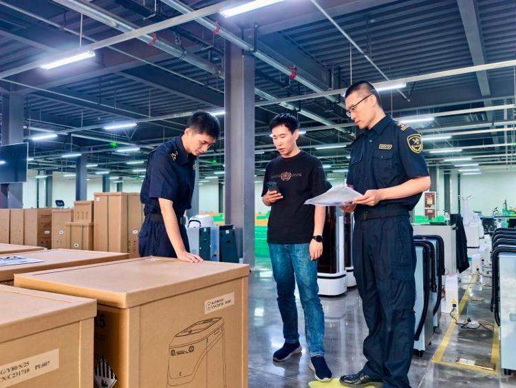 今年前11个月，山东进出口同比增长4.6%(图1)