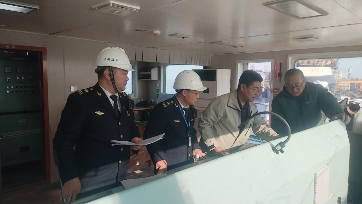 威海海事部门保障国内首艘近海航区新能源散货船安全试航(图2) 威海海事部门保障国内首艘近海航区新能源散货船安全试航(图2)