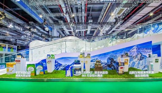 以国奶，会世界！“全勤生”伊利八赴进博之约(图5)