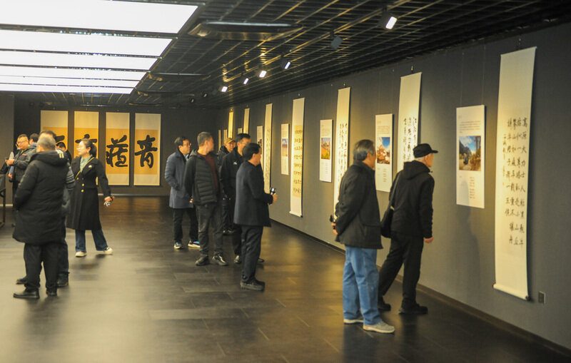 高原壮美格桑红 笔墨光影颂华章——朱崇昌诗词书法摄影展隆重开幕(图8)